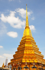 Fototapeta premium Golden pagoda, Thailand