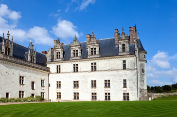 Fototapeta na wymiar castle of a valley of the river Loire. France. Amboise castle..