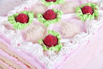 cream strawberry cake