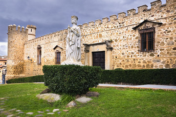 Monumento a Isable la Católica en Toledo