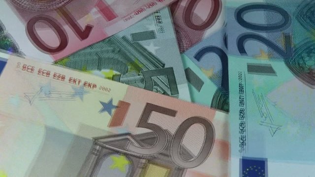 Euro Geldscheine auf einem Drehteller Video