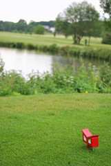 Abschlag auf dem Golfplatz