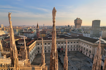 Naklejka premium Pałac Królewski w Mediolanie widziany z Duomo - 2011
