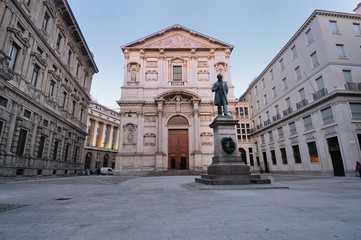 Fototapeta na wymiar Piazza San Fedele w centrum Mediolanu - Palazzo Marino