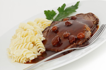 Rheinischer Sauerbraten mit Nudeln