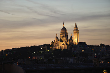 Fototapeta na wymiar Basilique du Sacre Couer at dusk, Paris, France