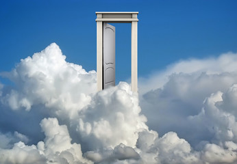 puertas y nubes