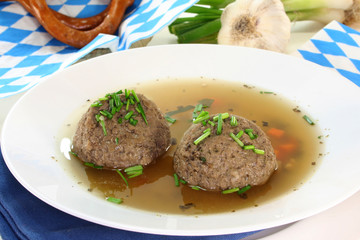 Leberknödelsuppe