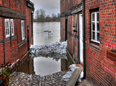 Hochwasser Strassenschilder