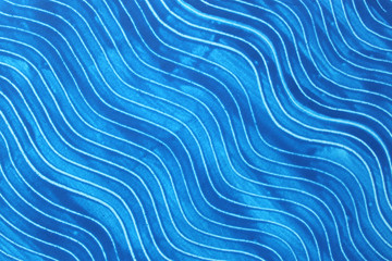 Hintergrund blau mit weißen diagonalen Wellenlinien