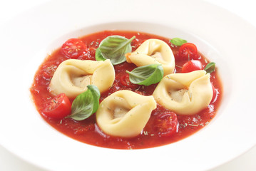 Tortellini with Tomato Sauce