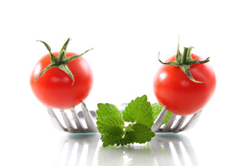 tomaten und gabeln