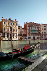 Venedig, Canal de Grande, Ufer mit  Blick auf Häuser und Gondel 
