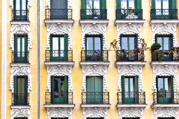 Naklejka premium facade of old house downtown Madrid