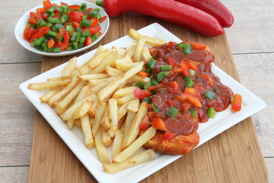 Paprikaschnitzel mit Pommes Frites