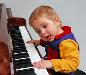 kid playing piano