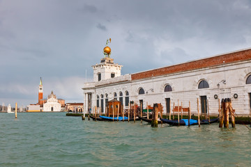 Fototapeta na wymiar Rainy day in Venice