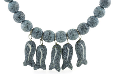 collier perles pendentif poissons