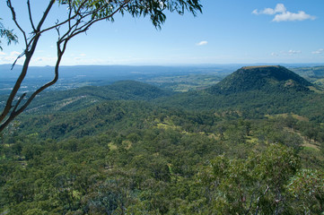 Fototapeta na wymiar forests and hills at toowoomba