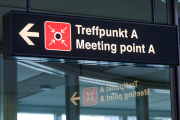 Schild Treffpunkt (Meeting point)