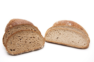 Mehrkorn und Weizenbrot geschnitten