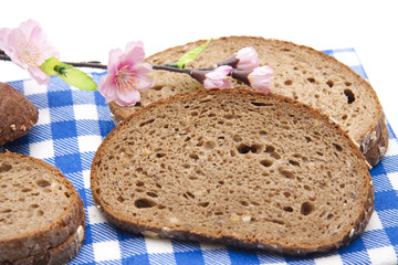 Brot mit Blumenblüten