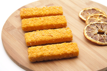 Fischstäbchen mit Zitrone