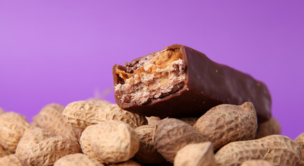 barre chocolat caramel et cacahuètes