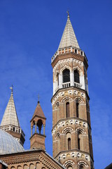 Fototapeta na wymiar Dzwonnica Bazyliki Świętego Antoniego - Padova