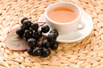 Black chokeberry tea