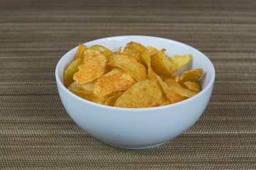 Schale voll knackiger Kartoffelchips