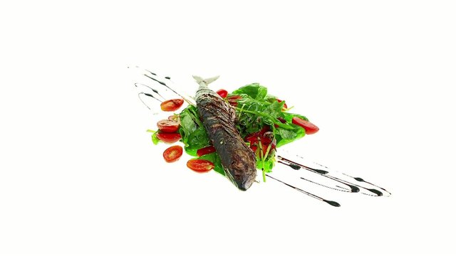fried mackerel on salad with vinaigrette dressing