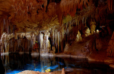 grotta con lago