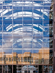 Glasfassade Gesch&auml;ftsgeb&auml;ude in Hamburg