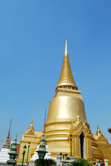 Fototapeta premium Golden Buddha Temple in Thailand