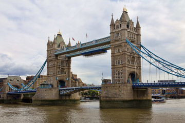 Fototapeta na wymiar Le Tower Bridge di Londra