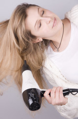 se sécher les cheveux
