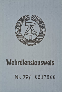 Wehrdienstausweis der nationalen Volksarme (NVA) der DDR