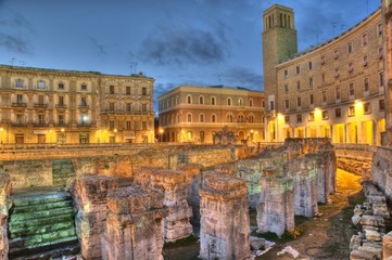 Fototapeta premium rovine in città di notte