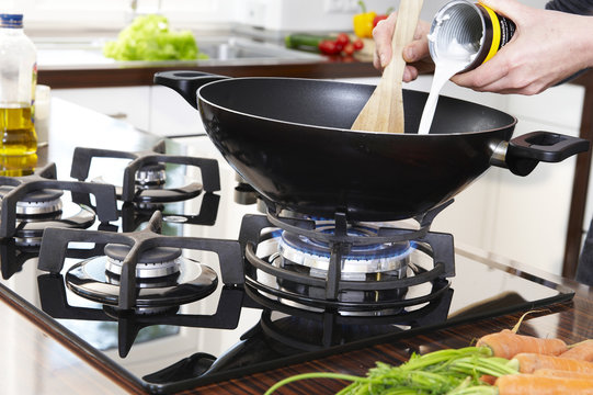Cooking with a wok on gas hob