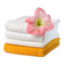 Obraz na płótnie Canvas stos ręczników z lilii