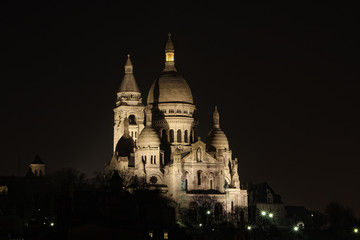Fototapeta na wymiar Bazylika Sacre Coeur cena Nacht
