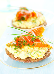 toast with scrambled eggs,salmon and chives