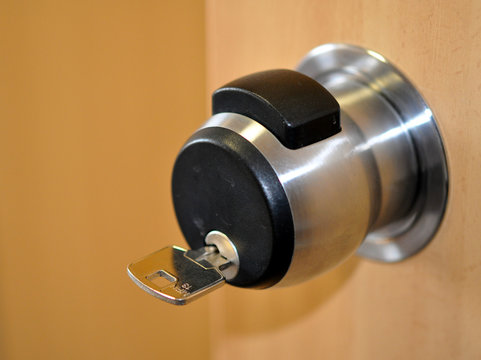 poign&eacute;e de porte de bureau avec cl&eacute;