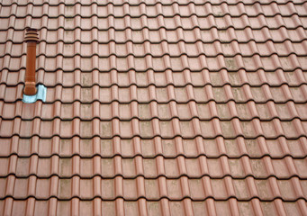 Ziegeldach mit roten Ziegeln