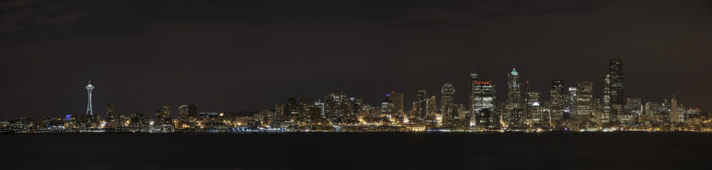 Fototapeta na wymiar Seattle Skyline Panorama at Night