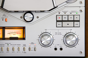 Obraz premium Vintage reel-to-reel tape recorder deck controls