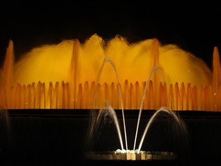 fuente colores barcelona