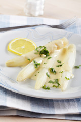 Asparagus under cheese sauce