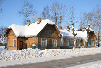 Fototapeta na wymiar Russian northern houses in winter